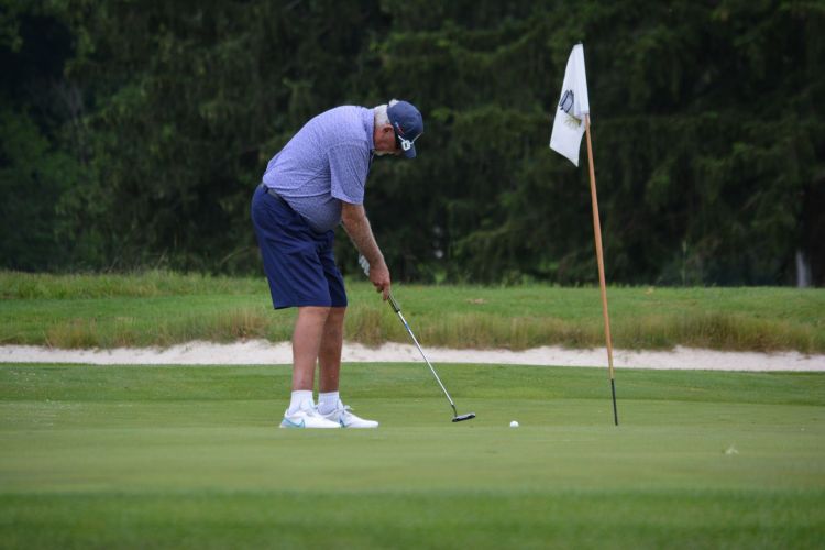 DSC_0484 Gittleman putt