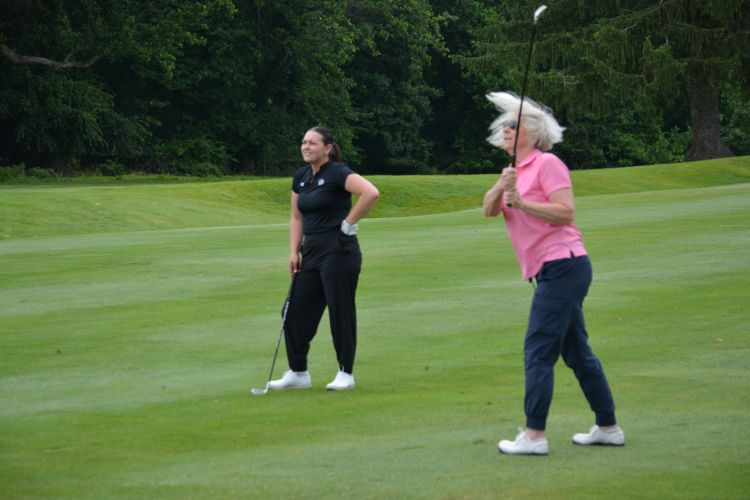 Women golfing DSC_0393