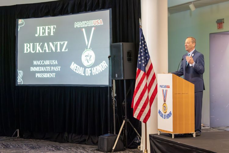 Jeff Bukantz at podium6