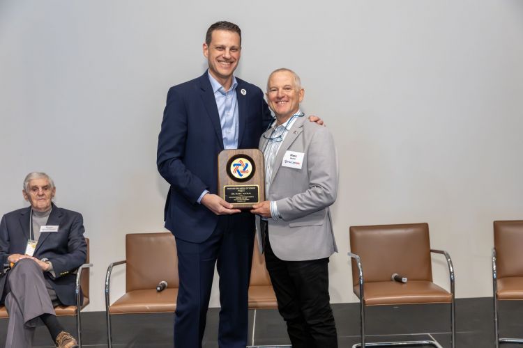 Marshall Einhorn gives MOH plaque to Marc Backal