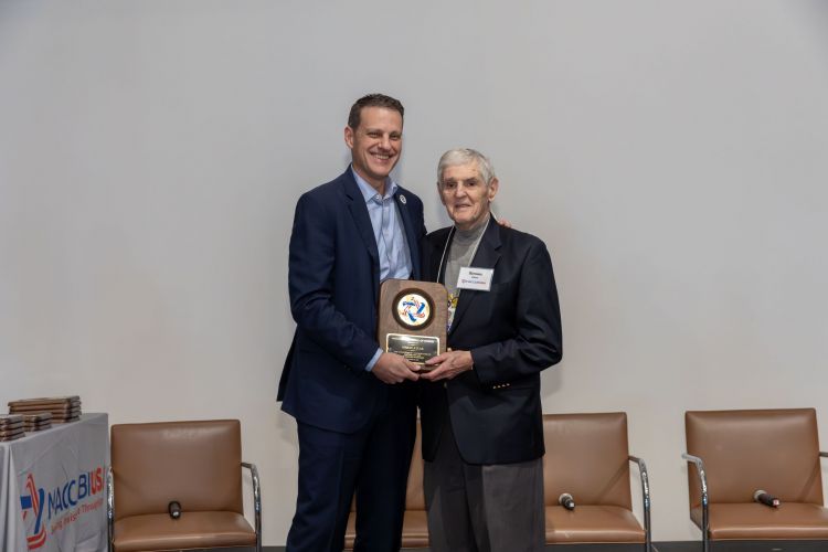 Marshall Einhorn gives MOH plaque to Simon Atlas