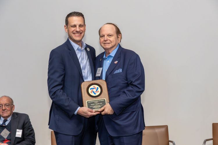 Marshall Einhorn presents MOH plaque to Barry Gurland