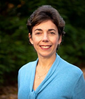 Cynthia Weiss Headshot