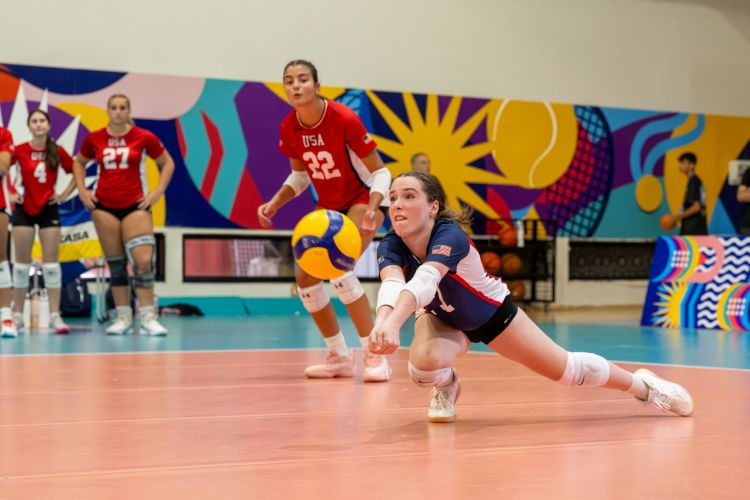 AWESOME U15 Girls' Volleyball girl on ground for dig