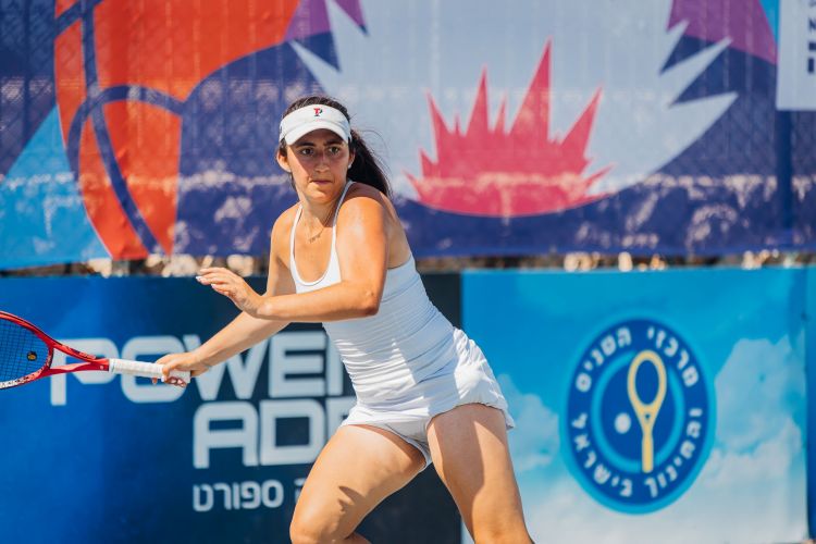 Gavriella Smith great returning action in Open Women's Singles Final 065A0659