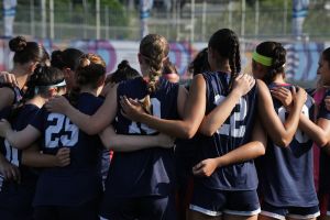 U17 Girls' white soccer huddle great team jhugging AMH07962