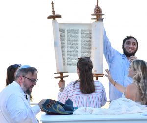Good shot Torah lifted at Magerman Bnei Mitzvah DSC_9738 Good shot Torah lifted at Magerman Bnei Mitzvah DSC_9738